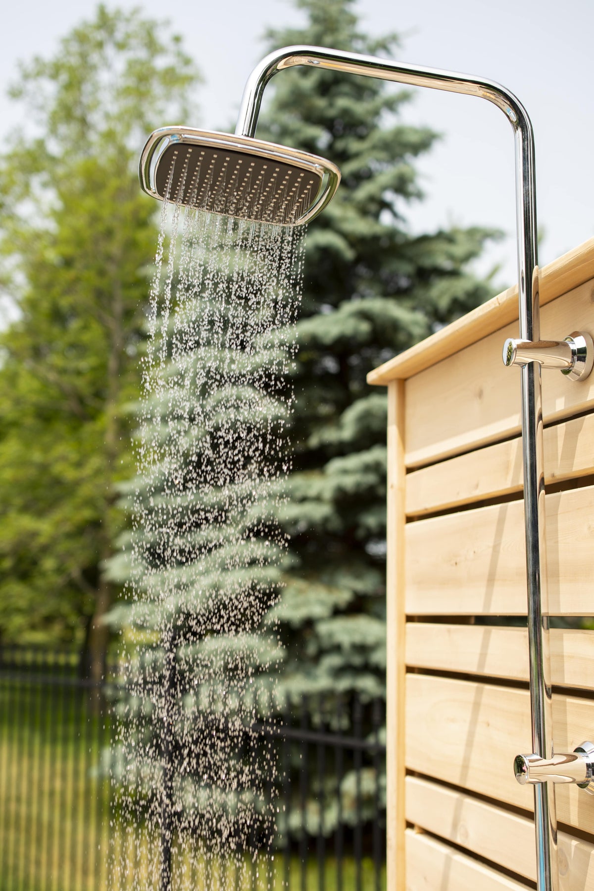 Dundalk CT Savannah Standing Shower - White Cedar-Outdoor Shower-Dundalk Leisurecraft-Nordica Sauna