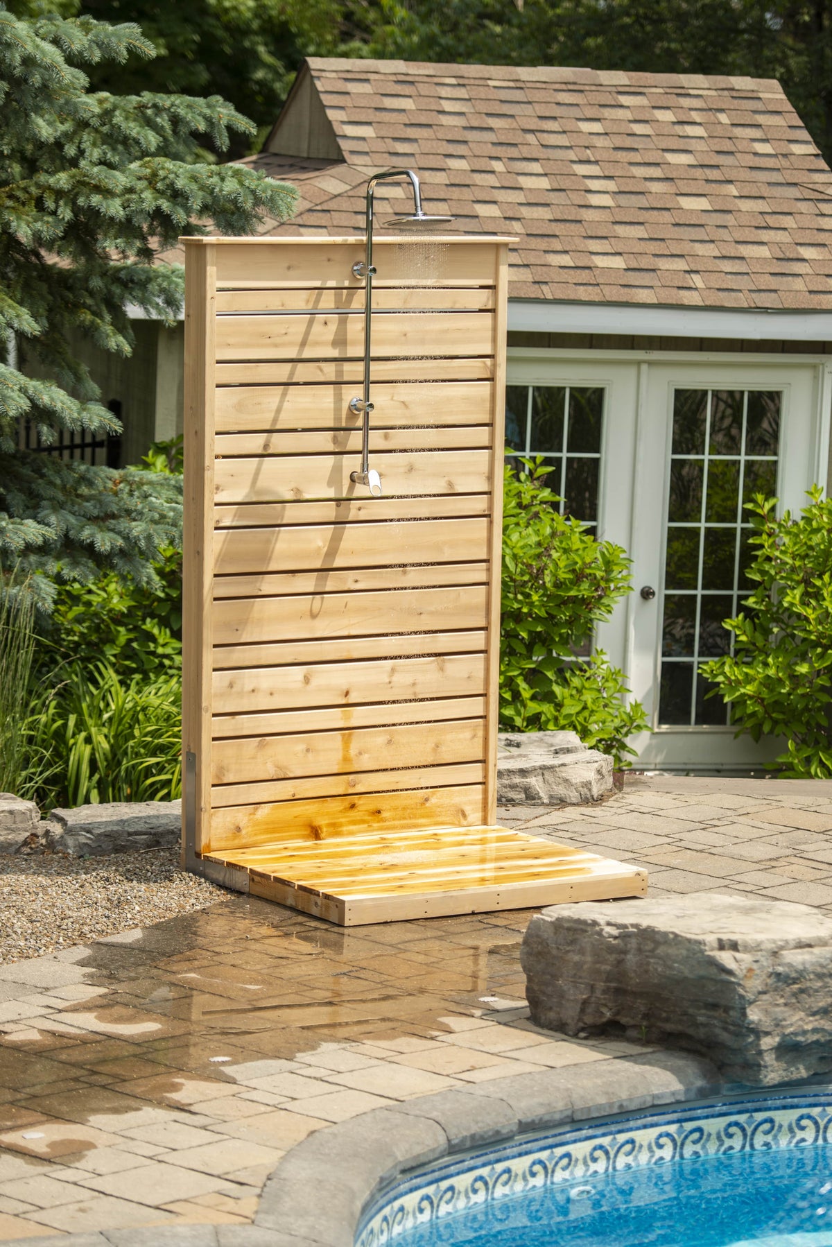 Dundalk CT Savannah Standing Shower - White Cedar-Outdoor Shower-Dundalk Leisurecraft-Nordica Sauna