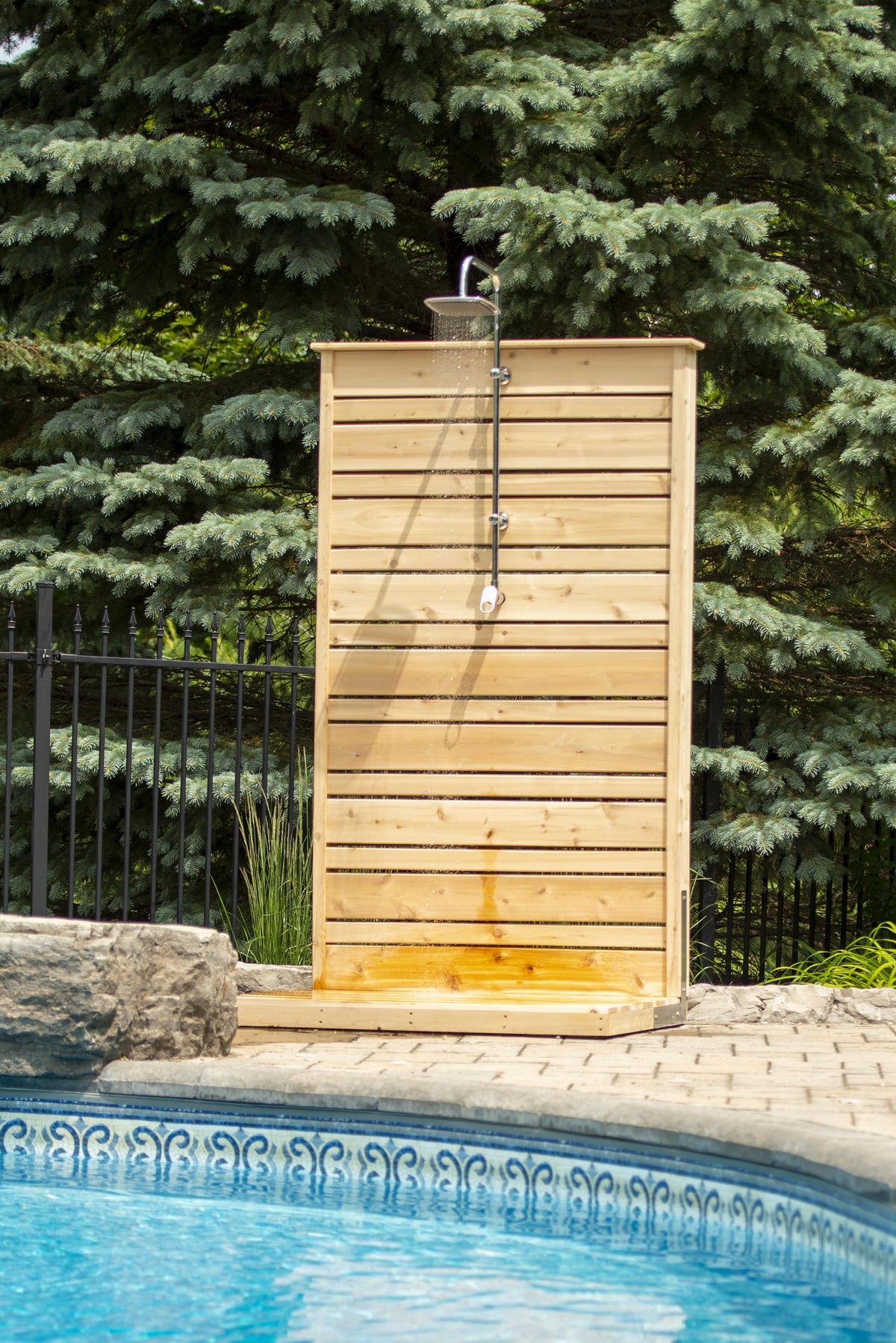 Dundalk CT Savannah Standing Shower - White Cedar-Outdoor Shower-Dundalk Leisurecraft-Nordica Sauna