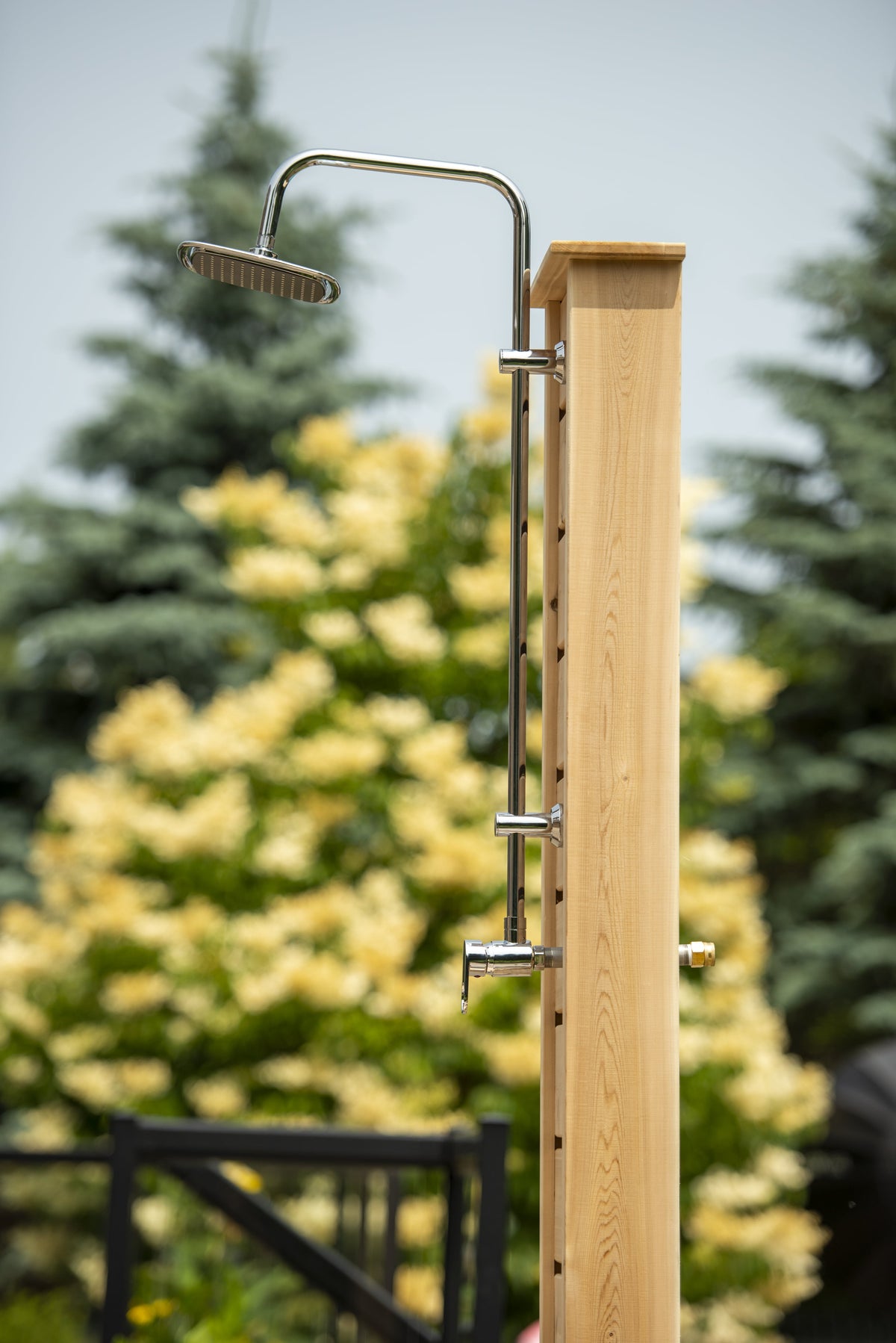 Dundalk CT Sierra Pillar Shower - White Cedar-Outdoor Shower-Dundalk Leisurecraft-Nordica Sauna