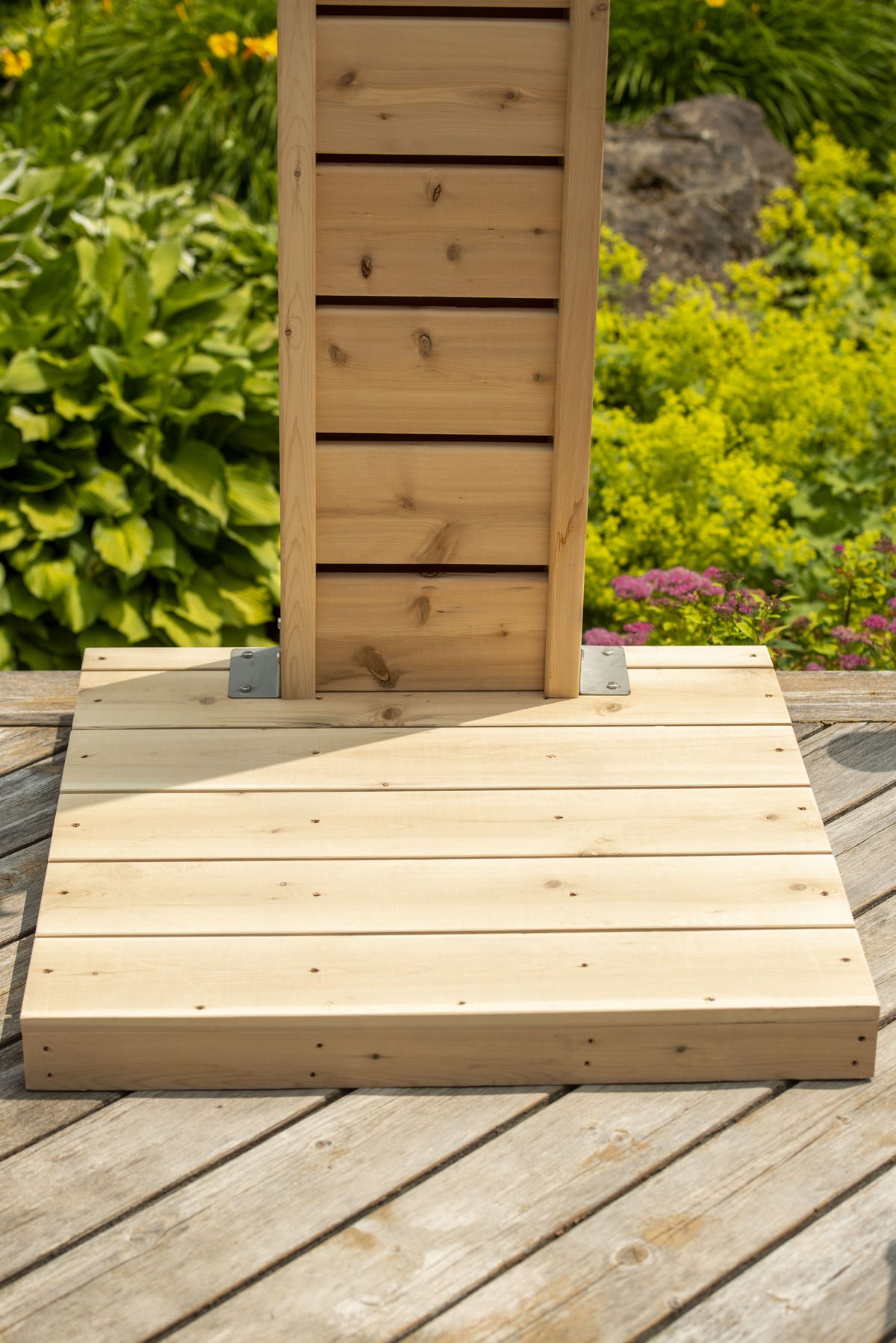 Dundalk CT Sierra Pillar Shower - White Cedar-Outdoor Shower-Dundalk Leisurecraft-Nordica Sauna