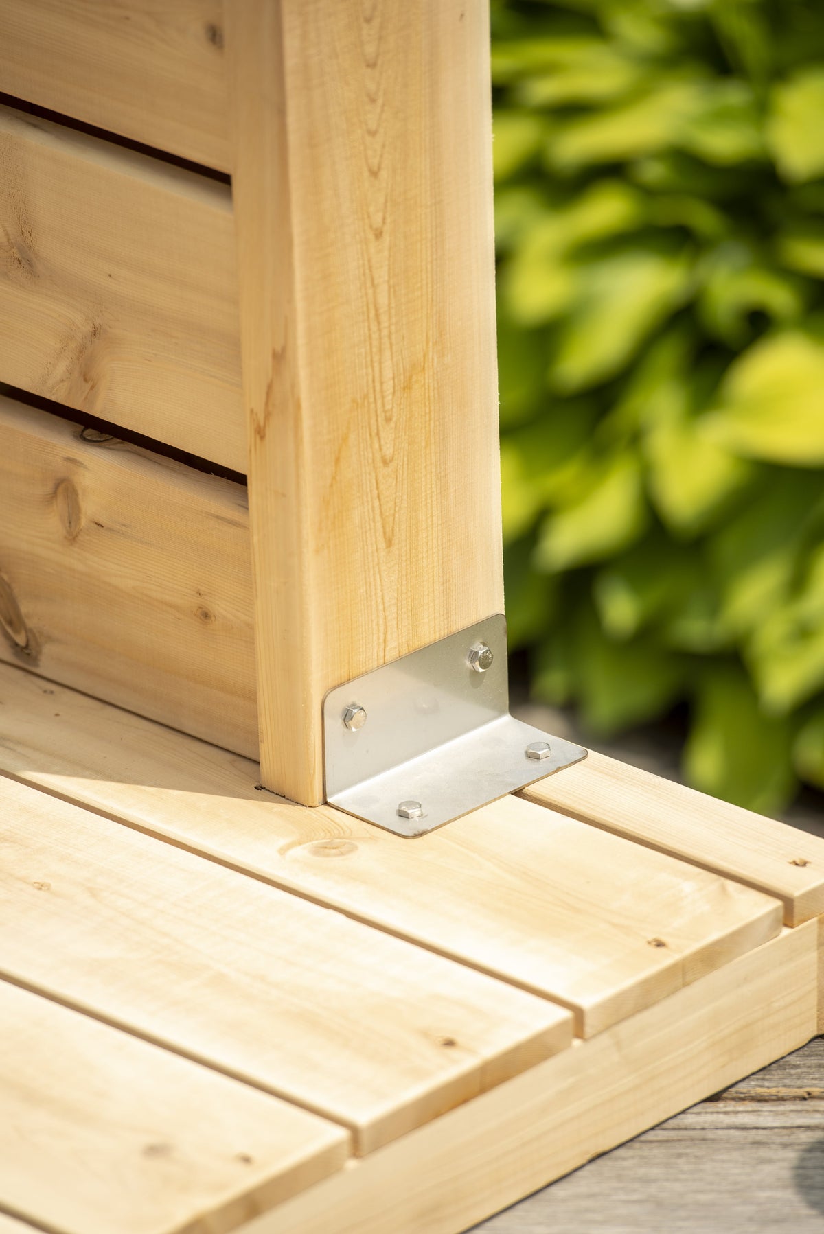 Dundalk CT Sierra Pillar Shower - White Cedar-Outdoor Shower-Dundalk Leisurecraft-Nordica Sauna