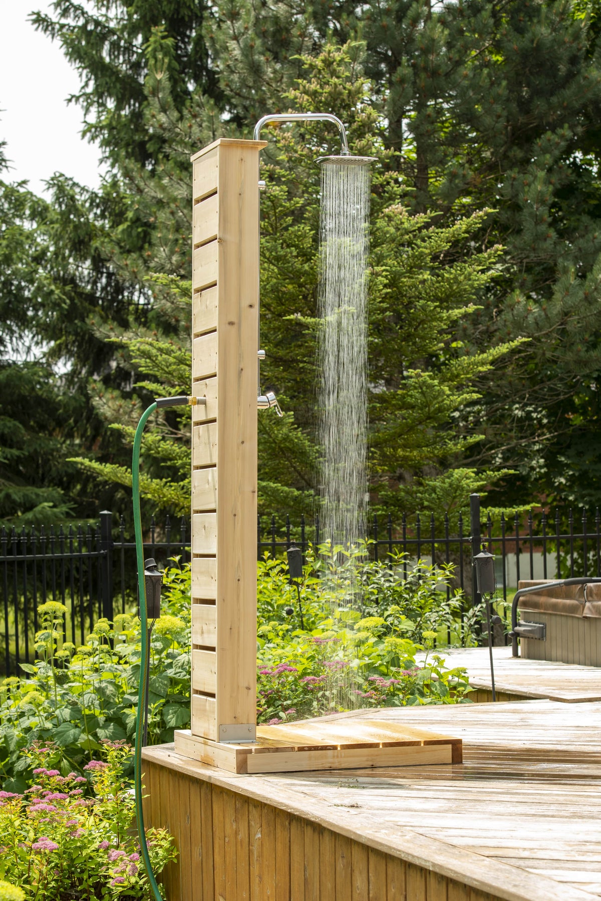 Dundalk CT Sierra Pillar Shower - White Cedar-Outdoor Shower-Dundalk Leisurecraft-Nordica Sauna