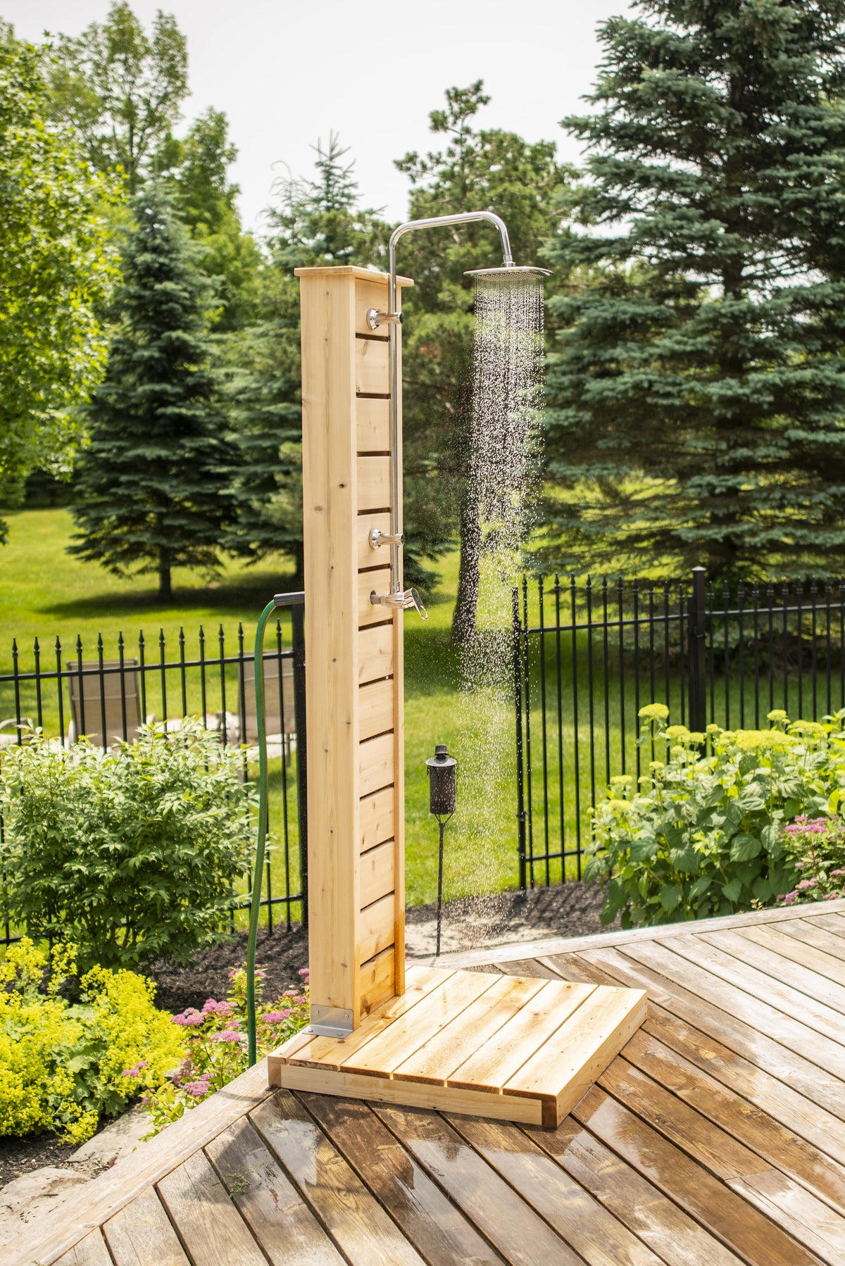 Dundalk CT Sierra Pillar Shower - White Cedar-Outdoor Shower-Dundalk Leisurecraft-Nordica Sauna